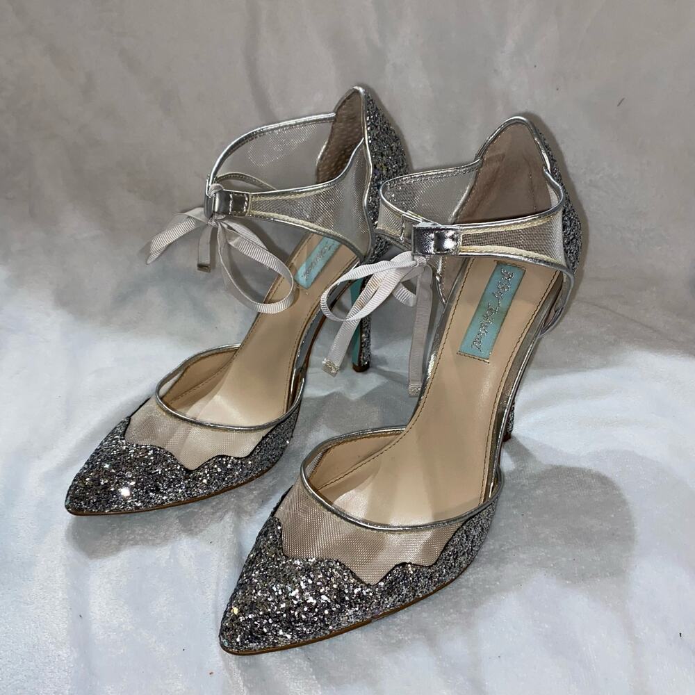 Blue by Betsey Johnson Womens Stela Silver Glitter Dress Pump
